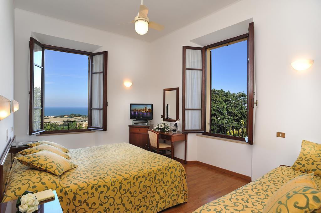 Hotel Bel Sit Senigallia Habitación foto