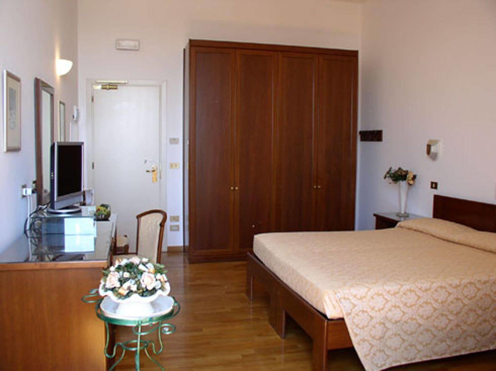 Hotel Bel Sit Senigallia Exterior foto